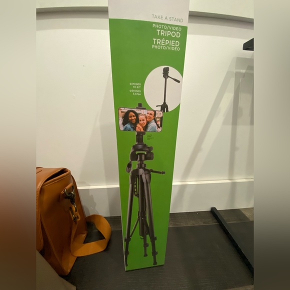 Vivitar 67" photo/video adjustable tripod, Vivitar 67" adj tripod - Picture 7 of 11